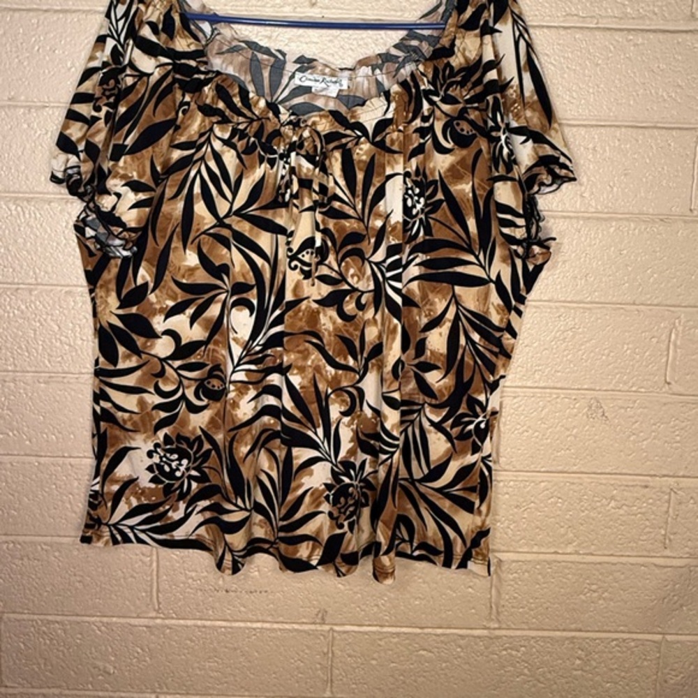 Claudia Richard Tan and Black Patterned Dress